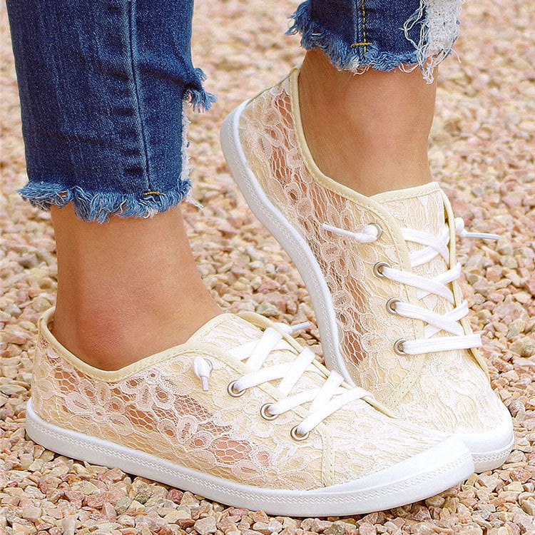 Breathable summer shoes in beige lace design