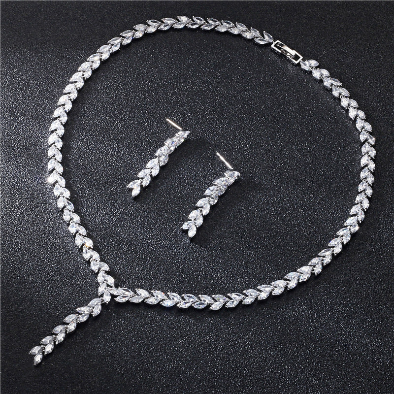 Elegant bridal earrings and necklace set