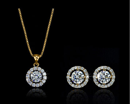 Elegant jewelry set in gift box with ribbon

